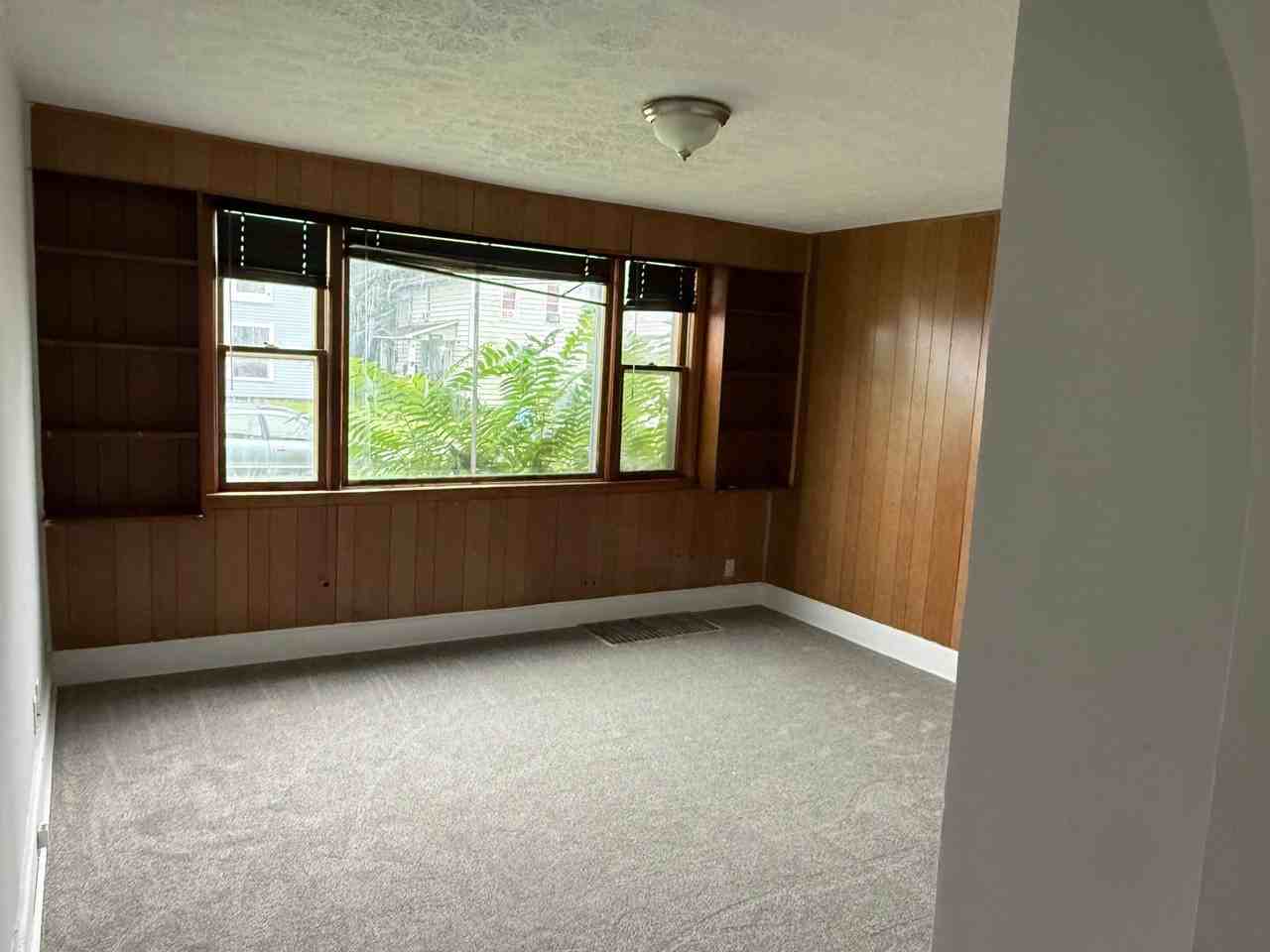 352 Washington St - Photo 3 of 7