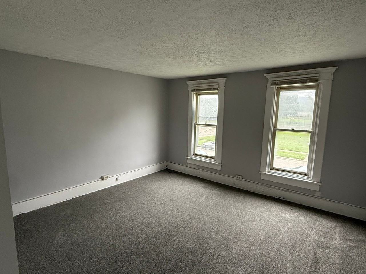 352 Washington St - Photo 4 of 7