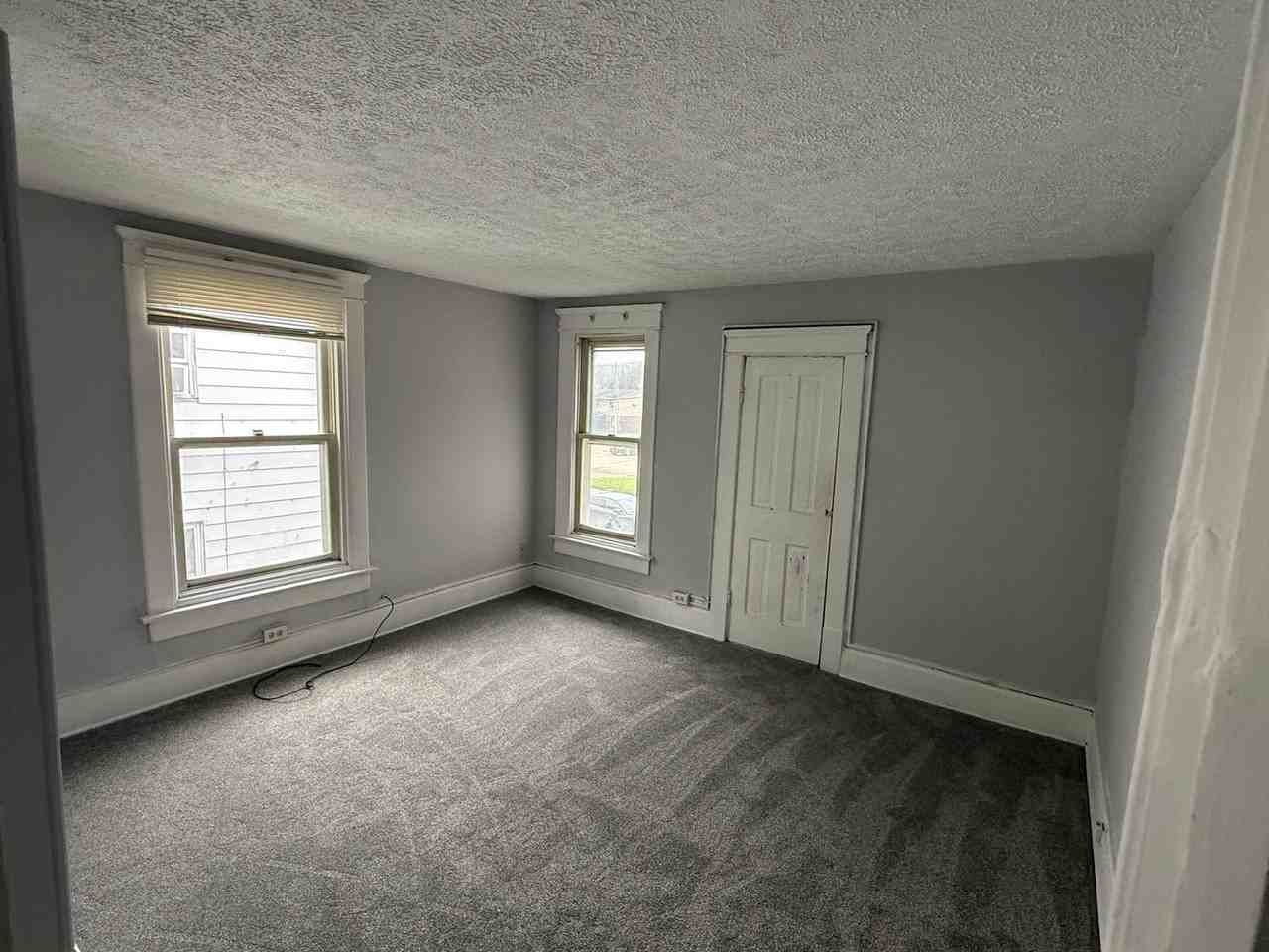 352 Washington St - Photo 5 of 7