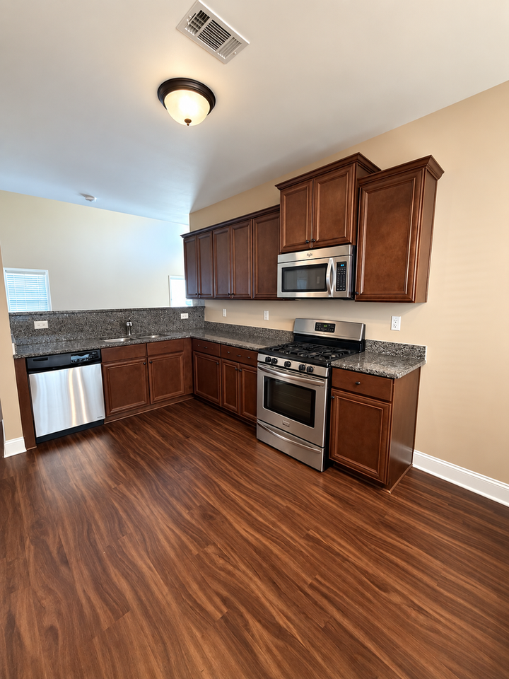 424 Strawberry Walk - Photo 2 of 18