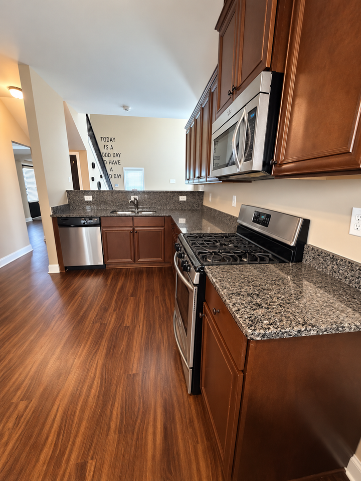 424 Strawberry Walk - Photo 4 of 18