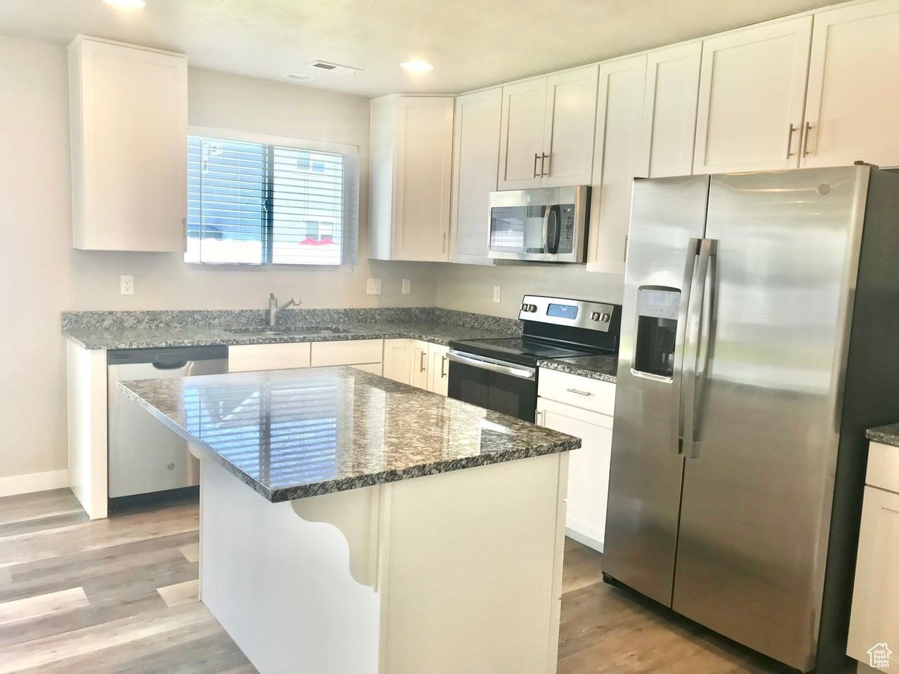 455 S 390 W - Photo 4 of 34