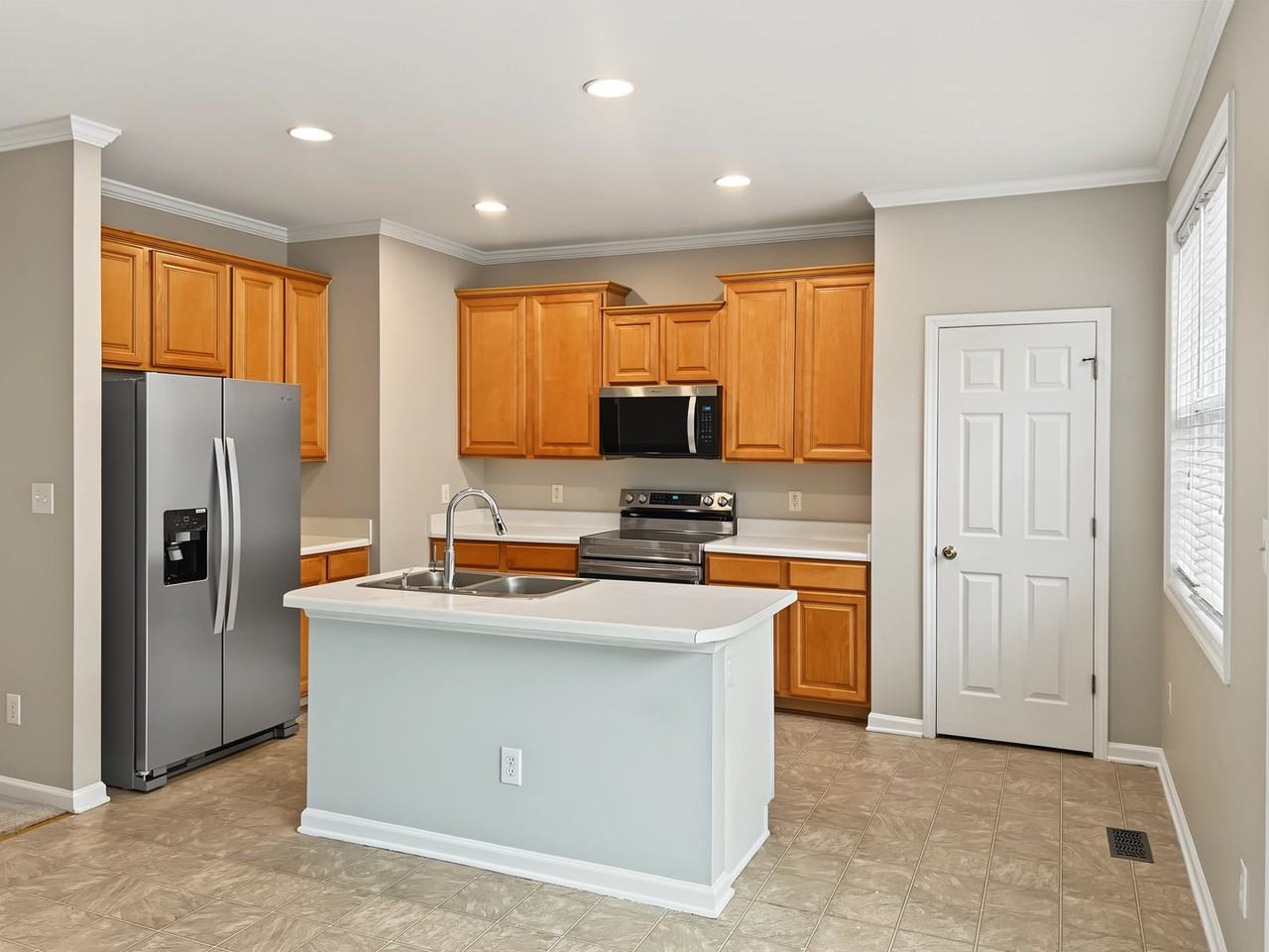7209 Doverton Ct - Photo 2 of 30