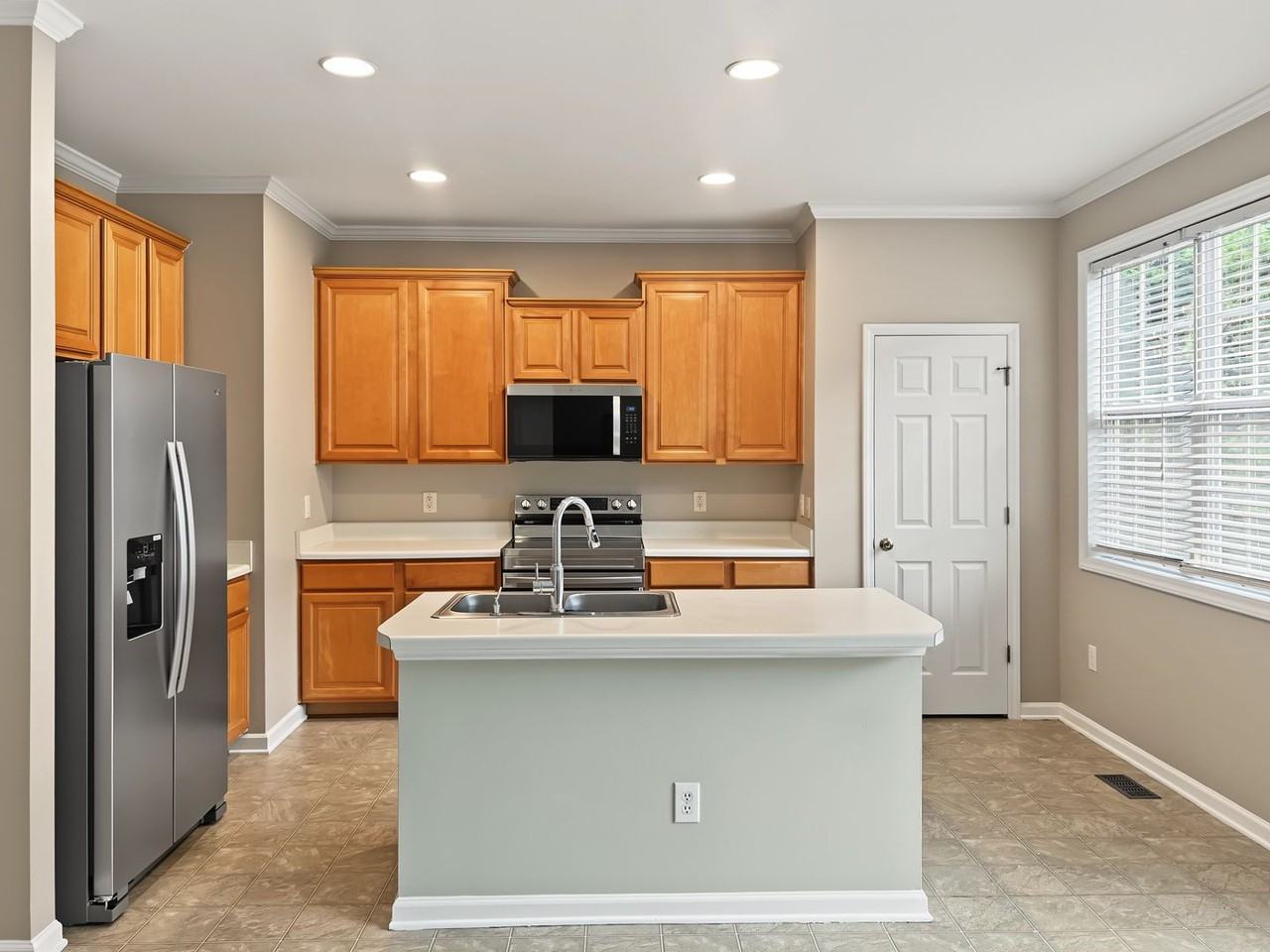 7209 Doverton Ct - Photo 4 of 30