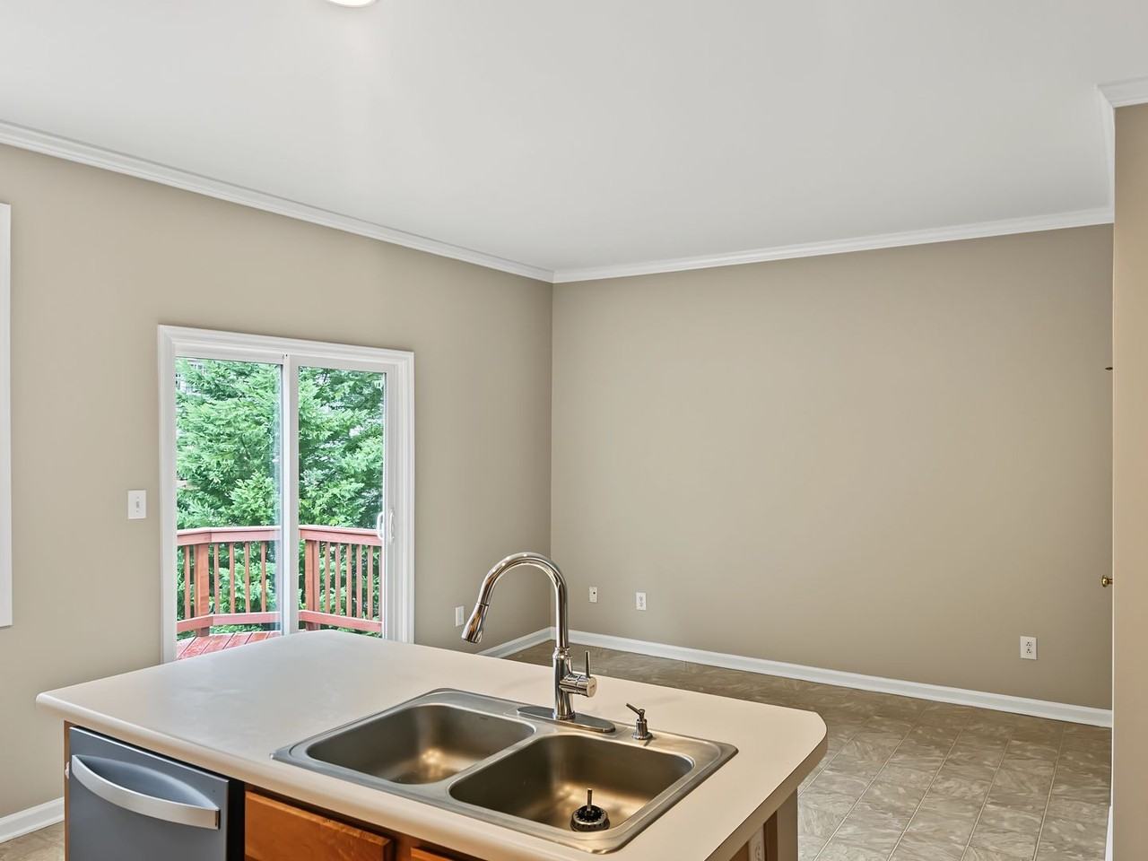 7209 Doverton Ct - Photo 5 of 30