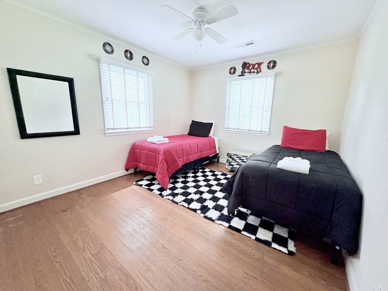 205 Venus Dr - Photo 3 of 13