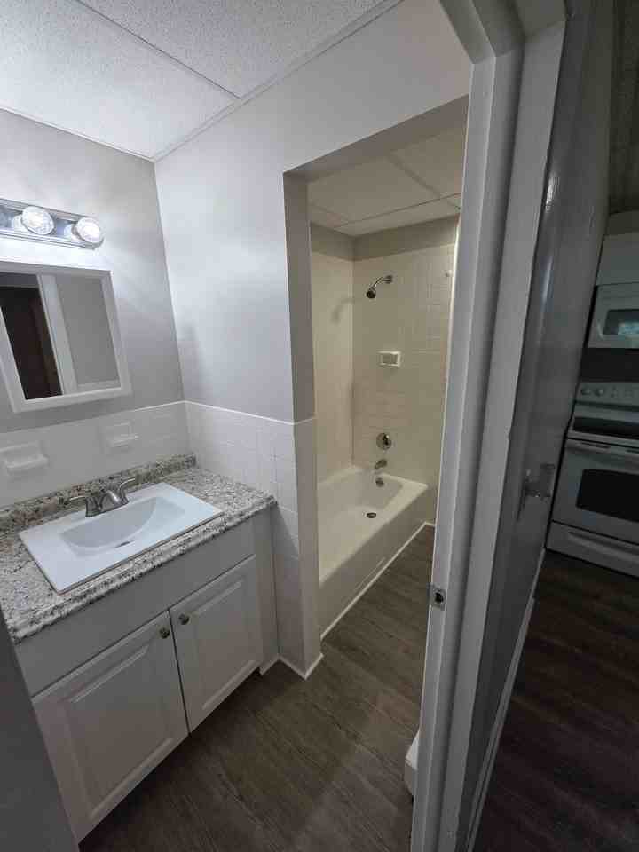 819 Douglas Tpke - Photo 3 of 6