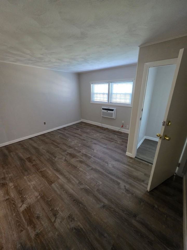 819 Douglas Tpke - Photo 6 of 6