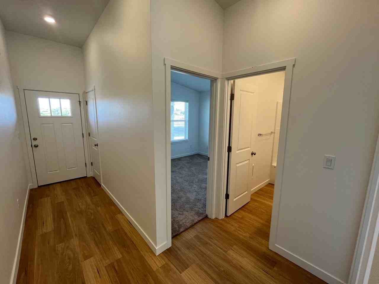 659 Ne Mcgee St - Photo 3 of 19