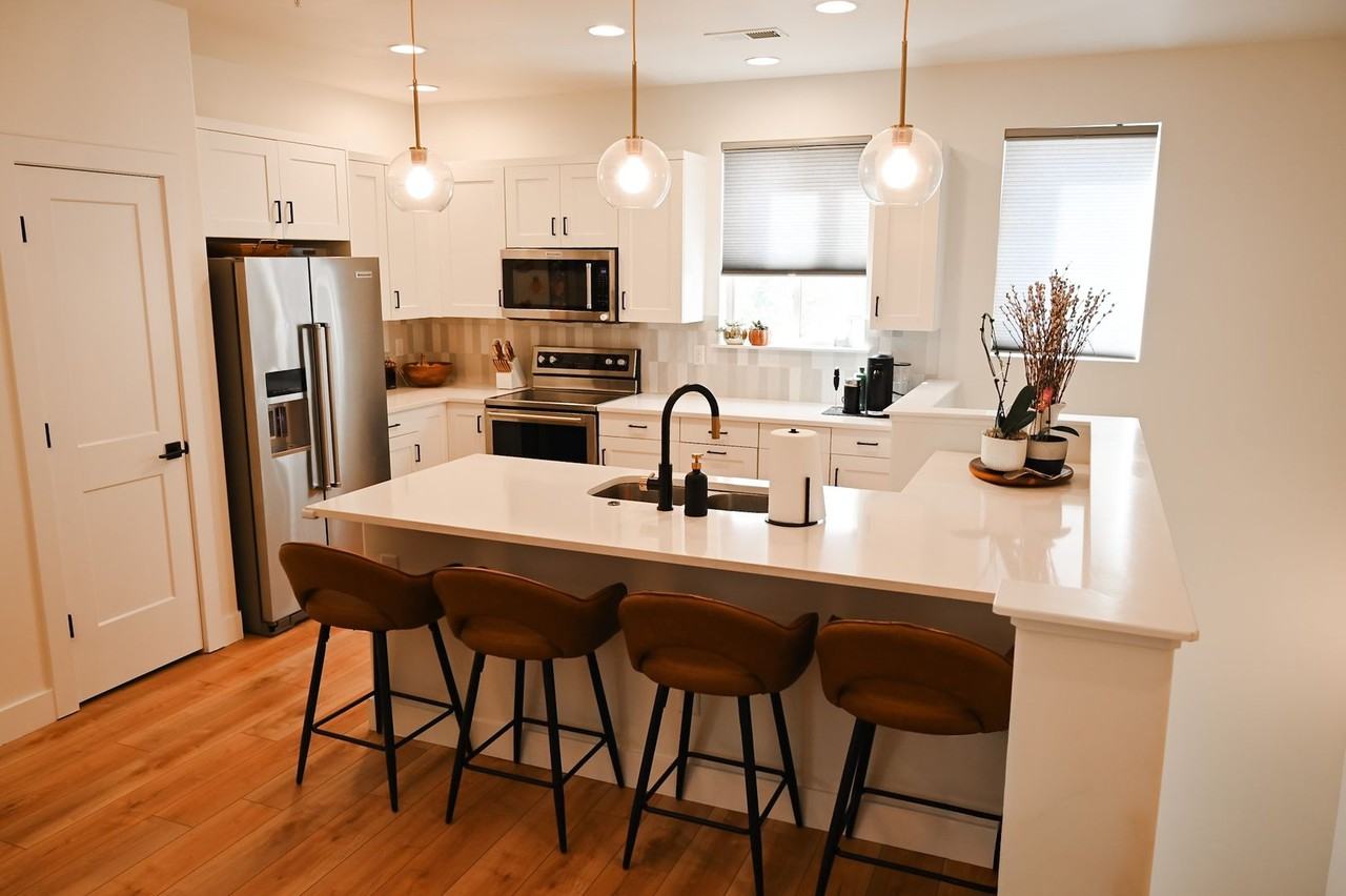 1658 Julian St - Photo 4 of 30