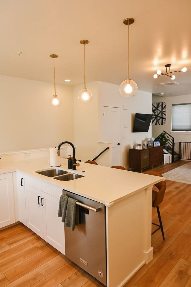 1658 Julian St - Photo 7 of 30