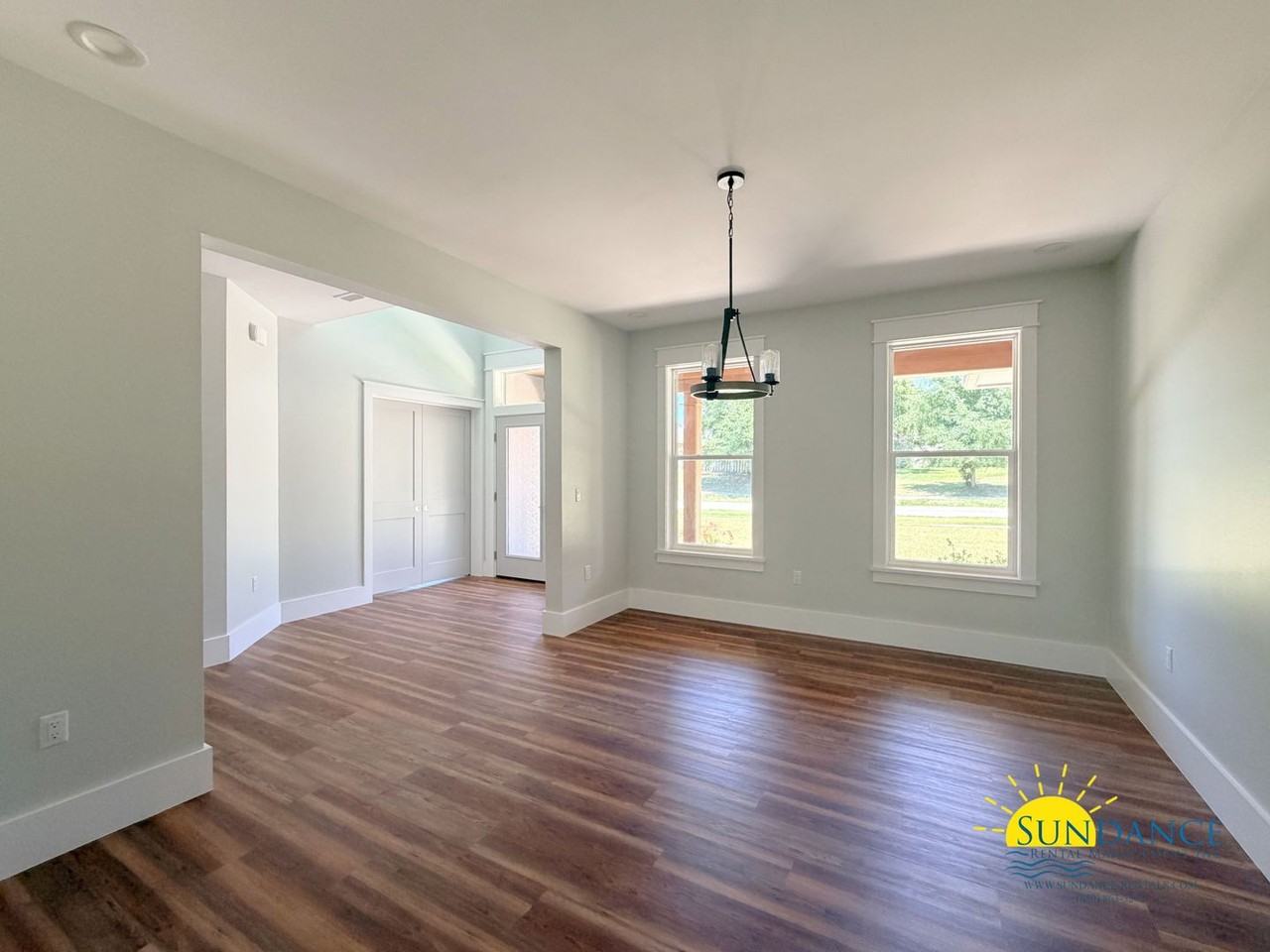 5870 Saratoga Dr - Photo 3 of 27