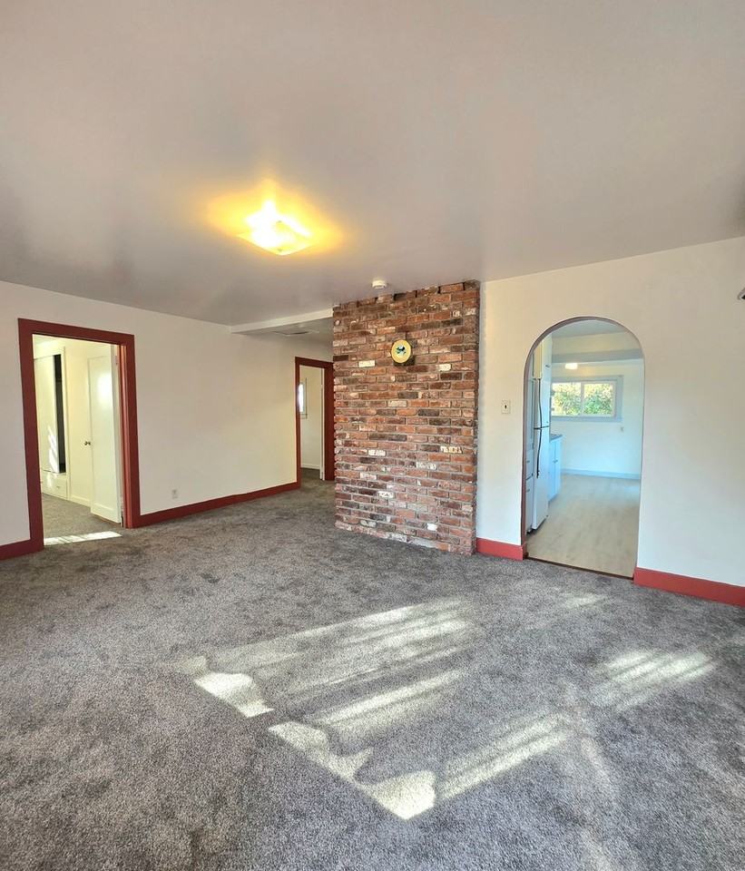 5411 Jackman St - Photo 2 of 27