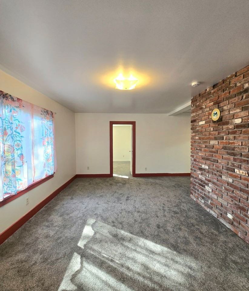 5411 Jackman St - Photo 3 of 27