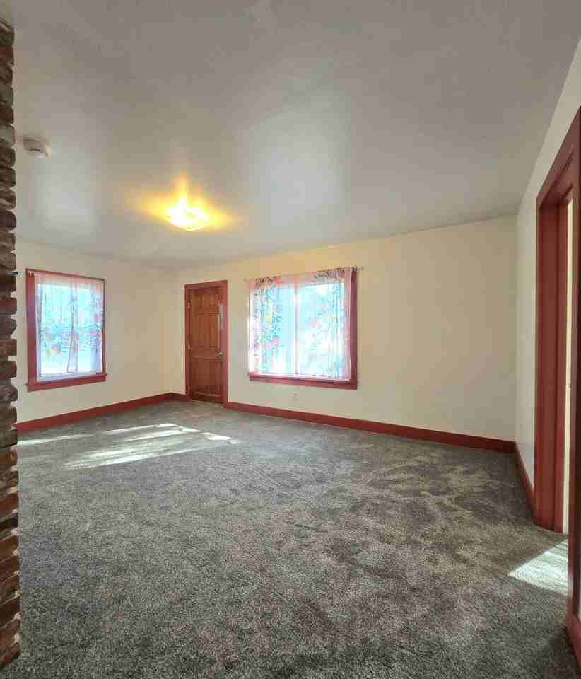 5411 Jackman St - Photo 5 of 27