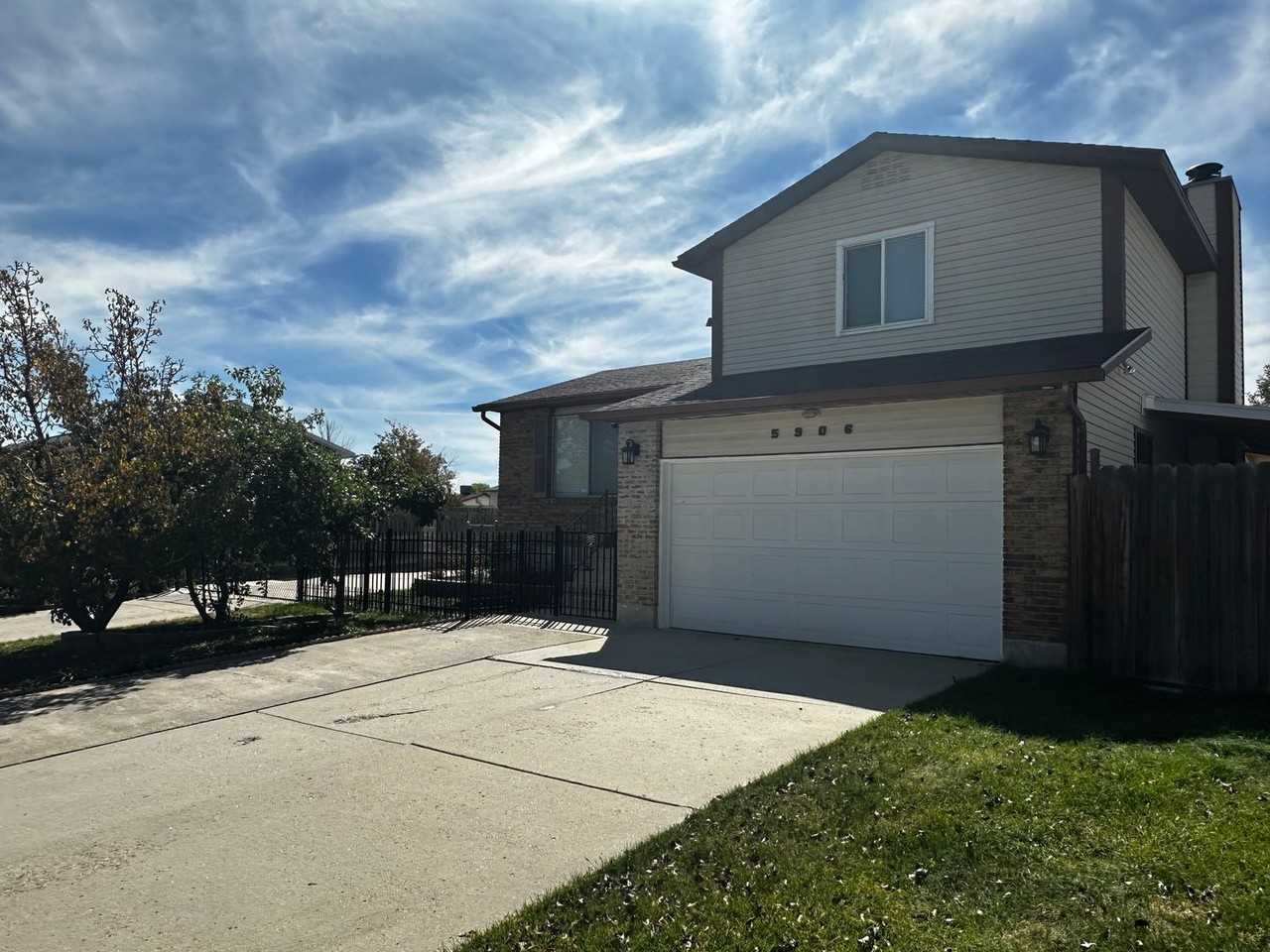5906 S Blue Iron Way - Photo 2 of 29