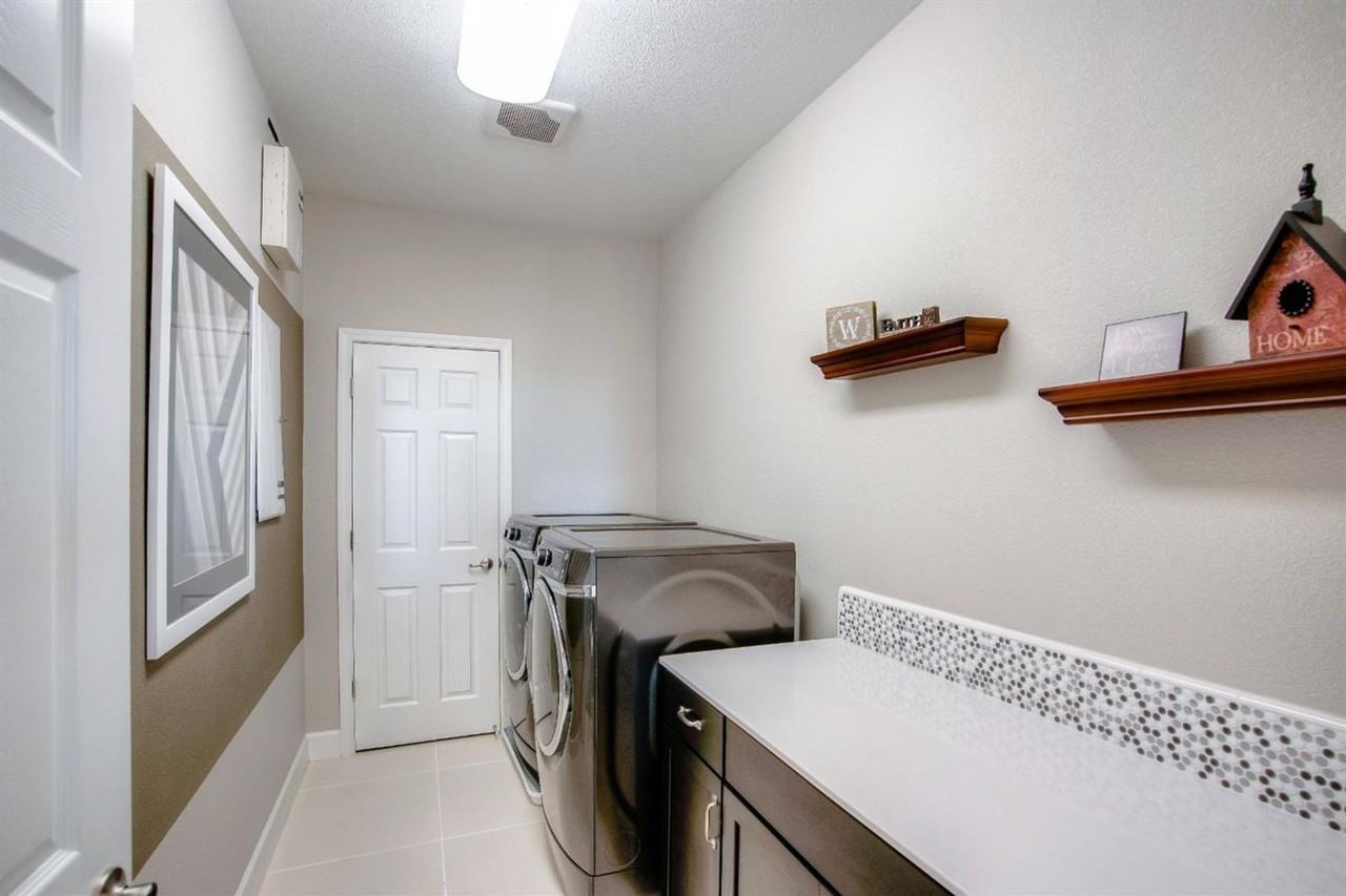4113 Southampton St - Photo 7 of 12