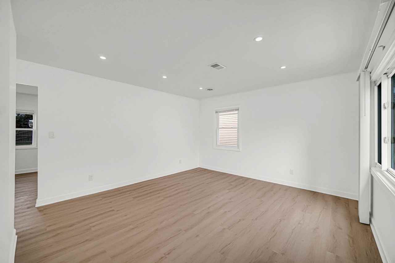 7610 Alexander Ave - Photo 4 of 17
