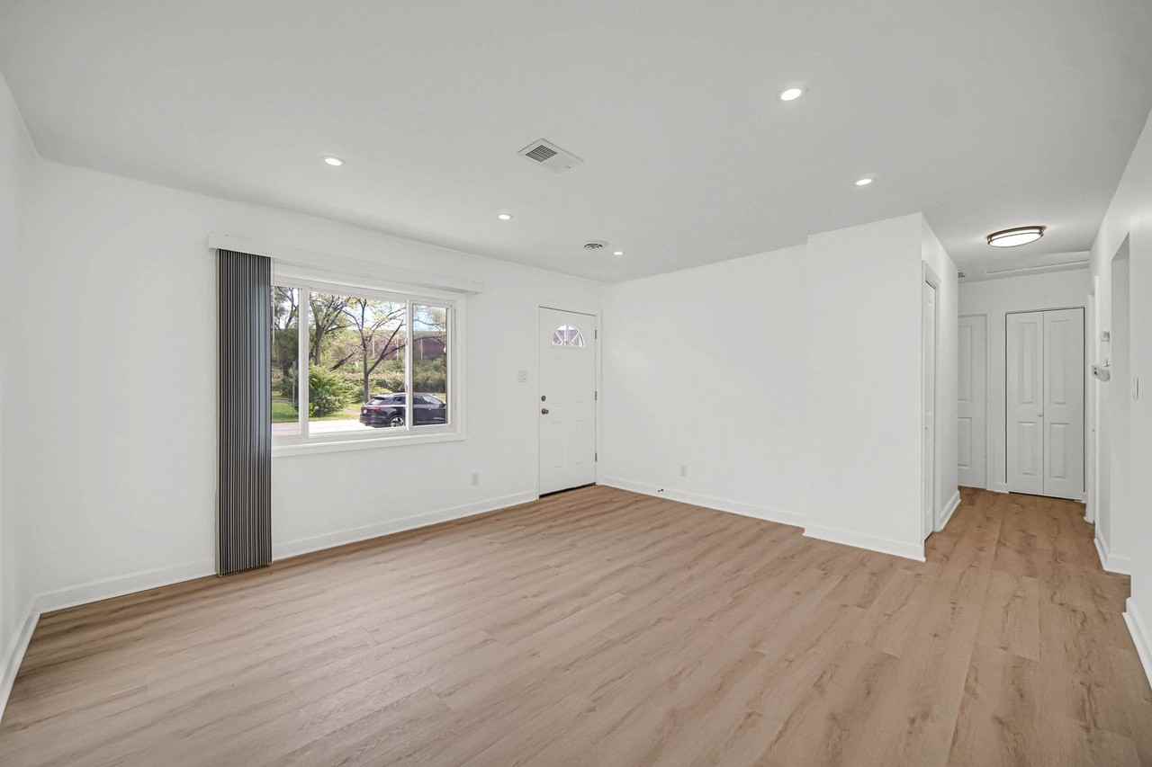 7610 Alexander Ave - Photo 5 of 17