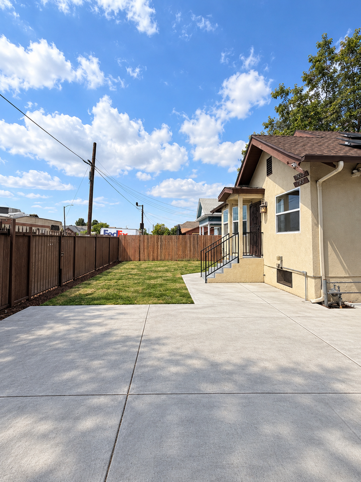 783 E 47th St - Photo 2 of 22