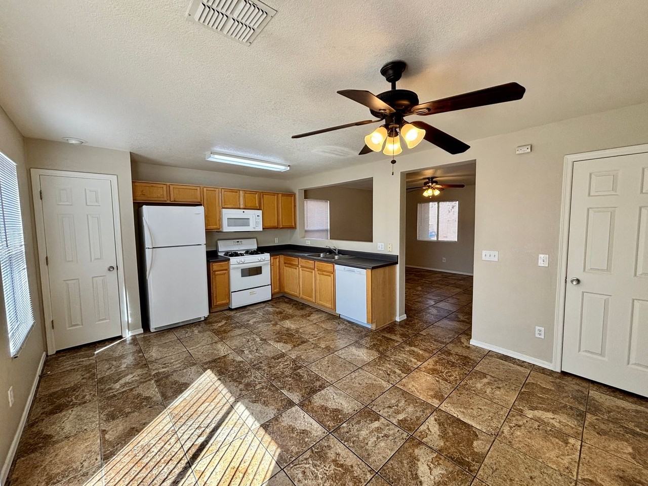 5530 S Monrovia Ave - Photo 6 of 15