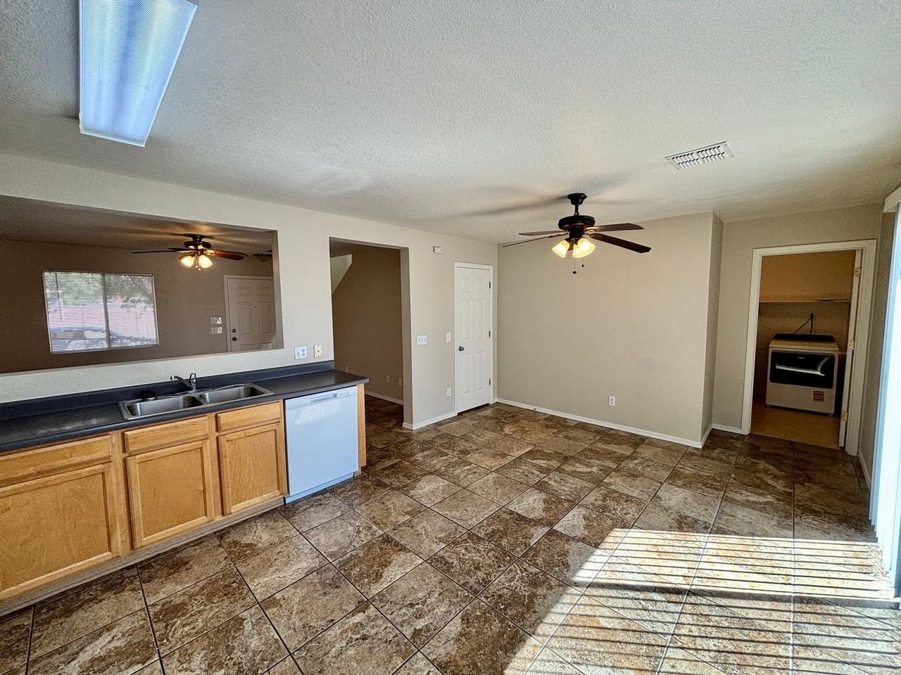 5530 S Monrovia Ave - Photo 7 of 15