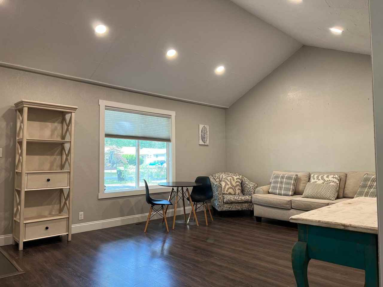 2232 S Kickapoo Ave - Photo 3 of 22