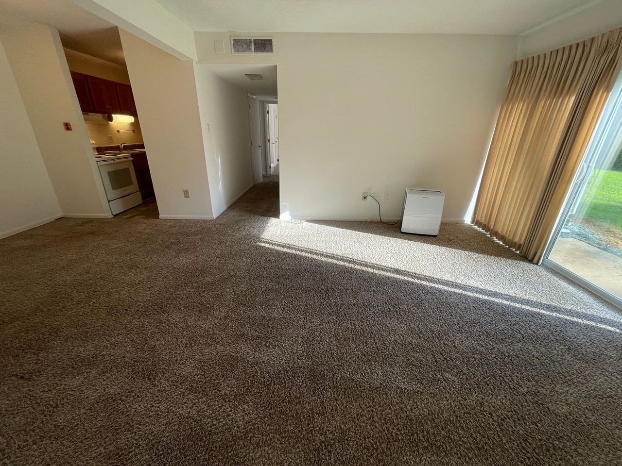 9 Holland Dr - Photo 5 of 29