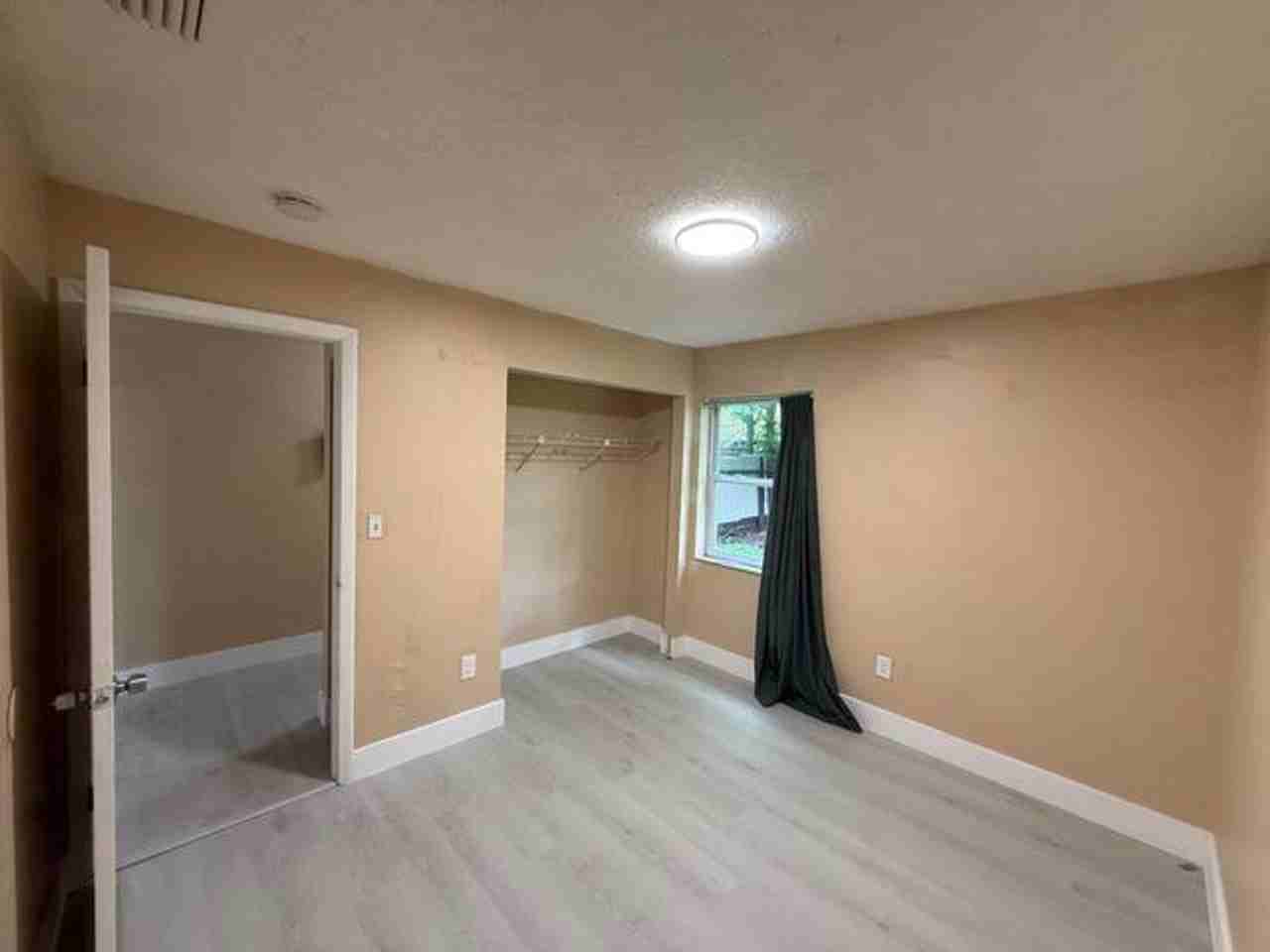 5905 Nw 23rd St - Photo 6 of 13
