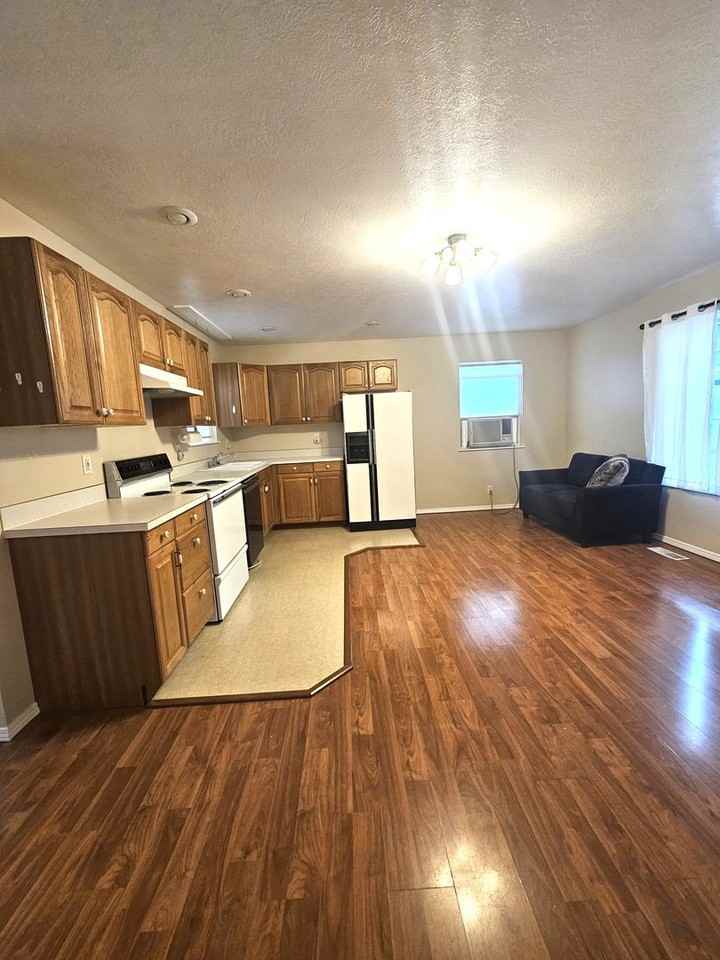 1517 S Denver Ave - Photo 3 of 9