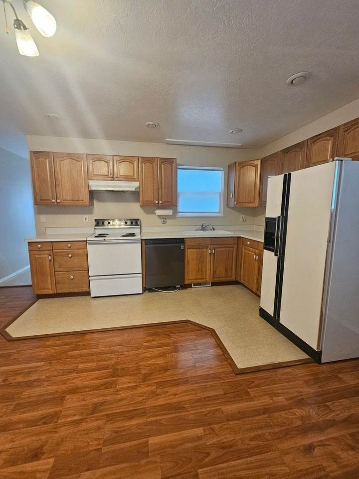 1517 S Denver Ave - Photo 4 of 9