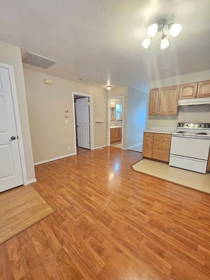 1517 S Denver Ave - Photo 5 of 9