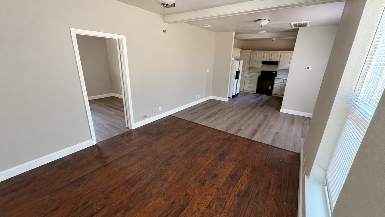 1115 Walworth St - Photo 4 of 18