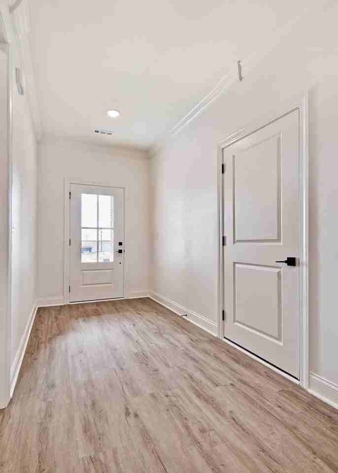 1041 Nottington St - Photo 3 of 20