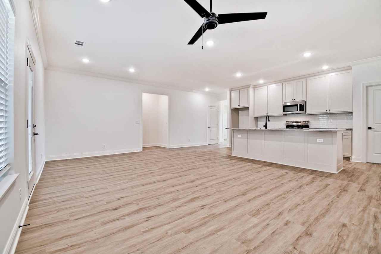 1041 Nottington St - Photo 5 of 20