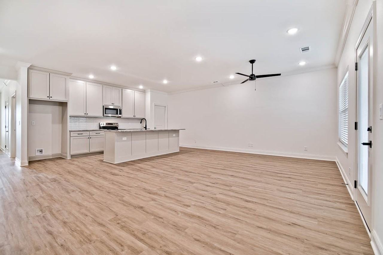 1041 Nottington St - Photo 7 of 20