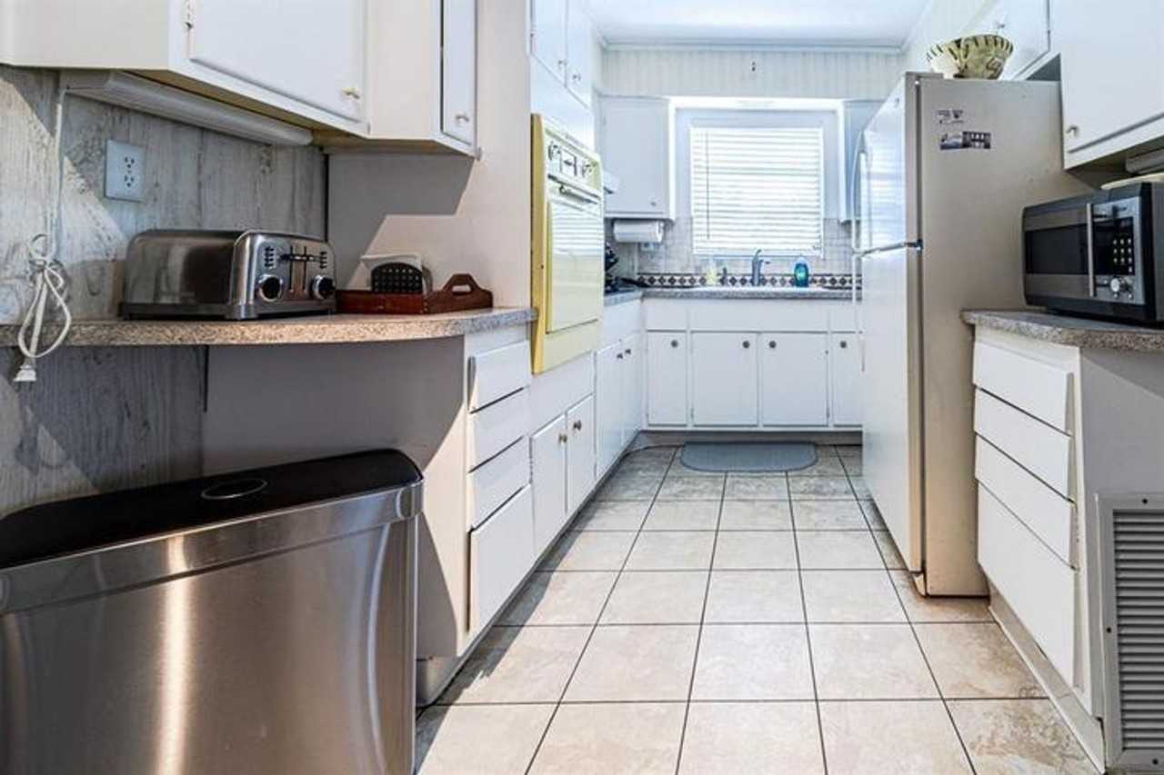 1300 Se 7th Ct - Photo 3 of 17