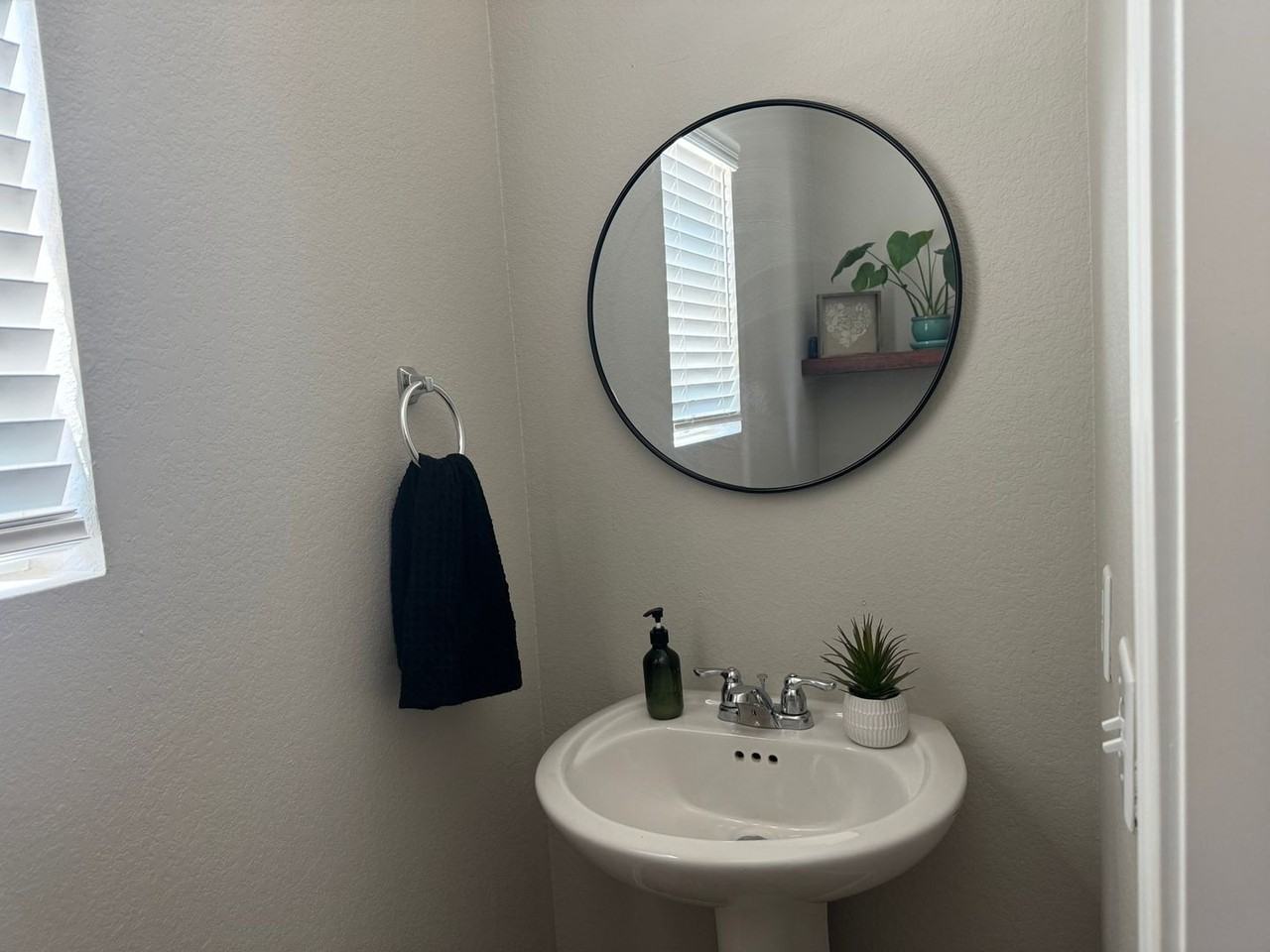 1413 Linwood St - Photo 5 of 16