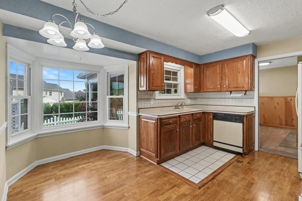 831 Limekiln Rd - Photo 6 of 29