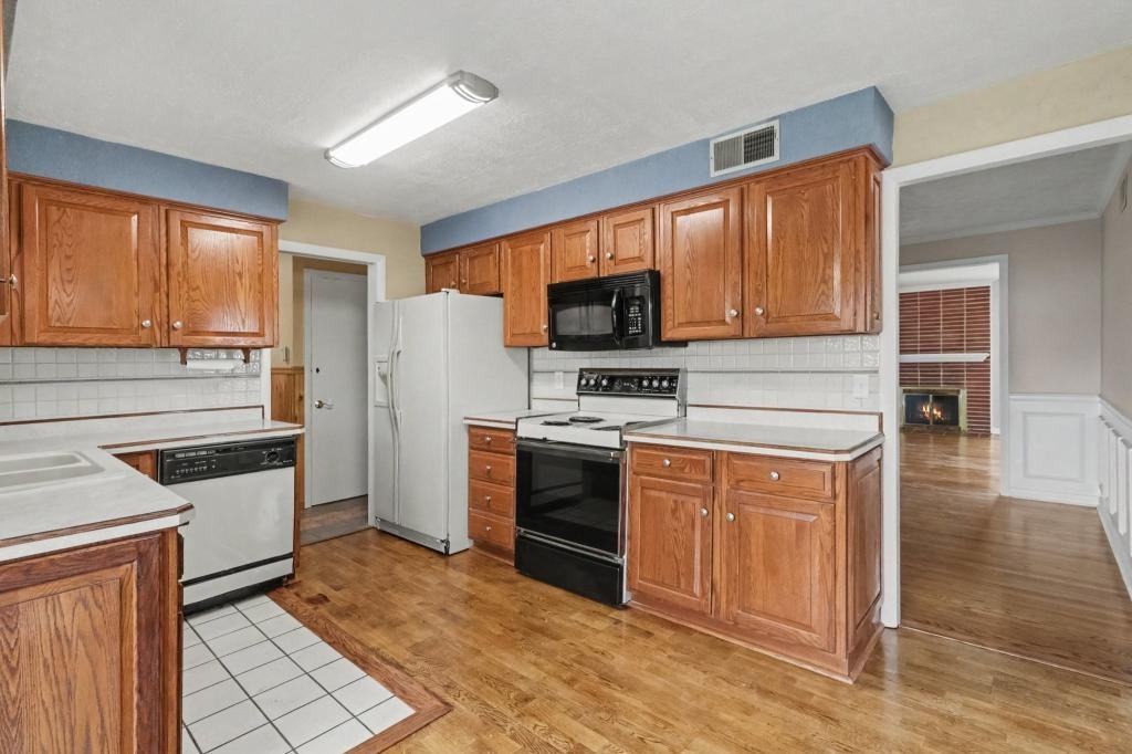 831 Limekiln Rd - Photo 7 of 29