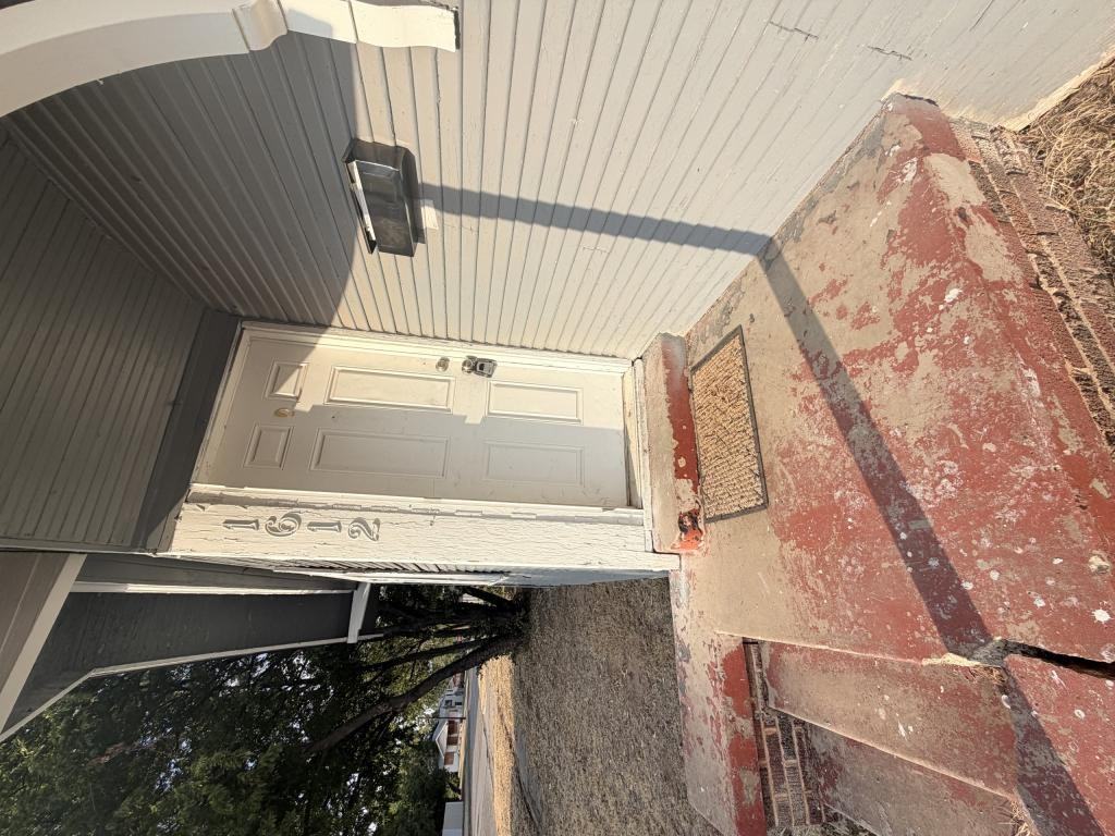 1612 Collins Ave - Photo 3 of 10