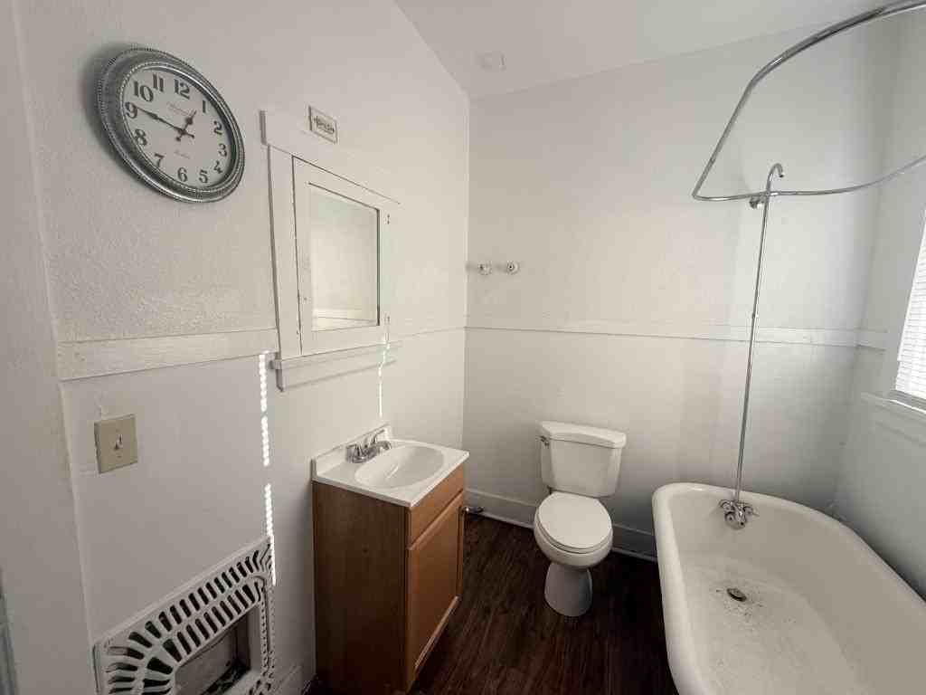 1612 Collins Ave - Photo 6 of 10