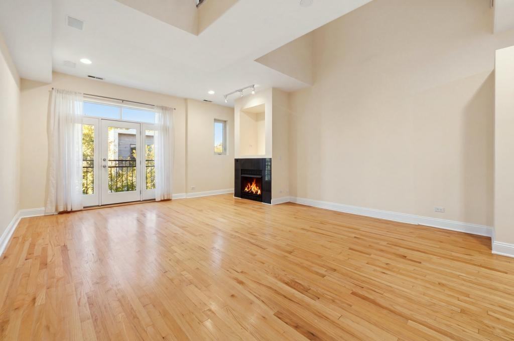 945 N Honore St - Photo 2 of 31