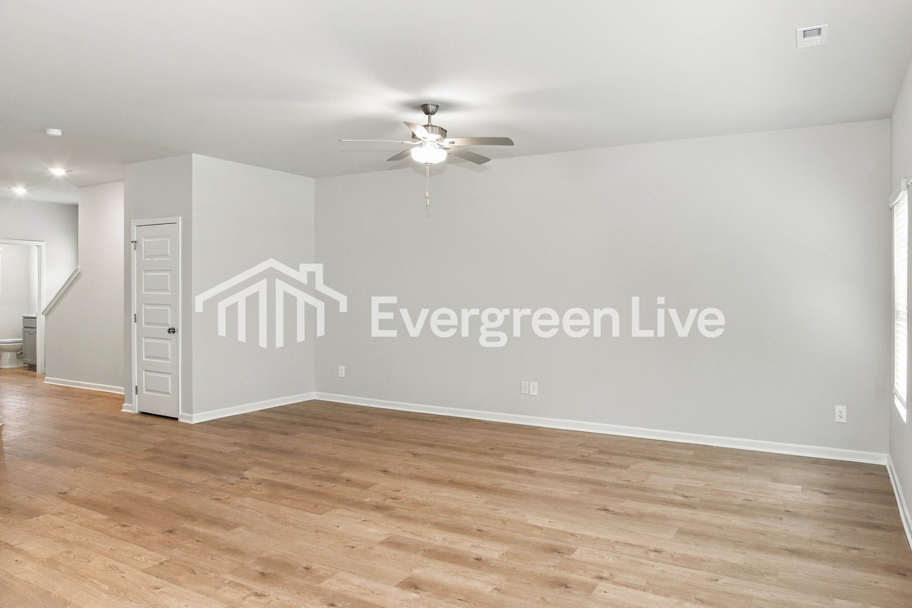 4403 Lakota Dr Se - Photo 4 of 15