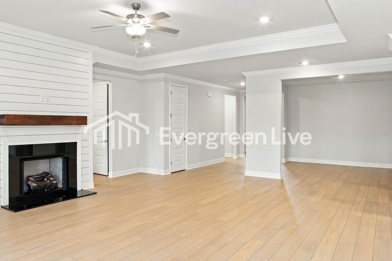 22620 Donahue Dr - Photo 2 of 15