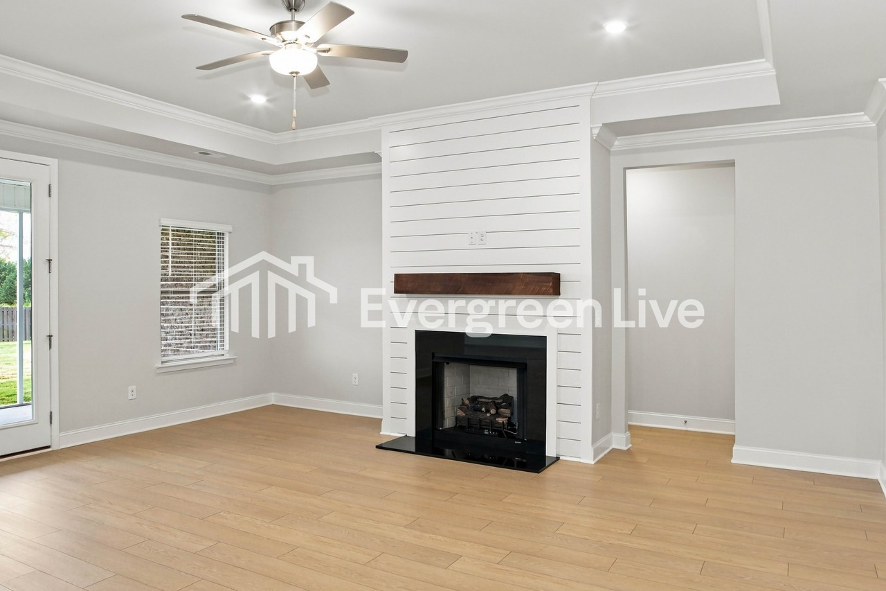 22620 Donahue Dr - Photo 3 of 15