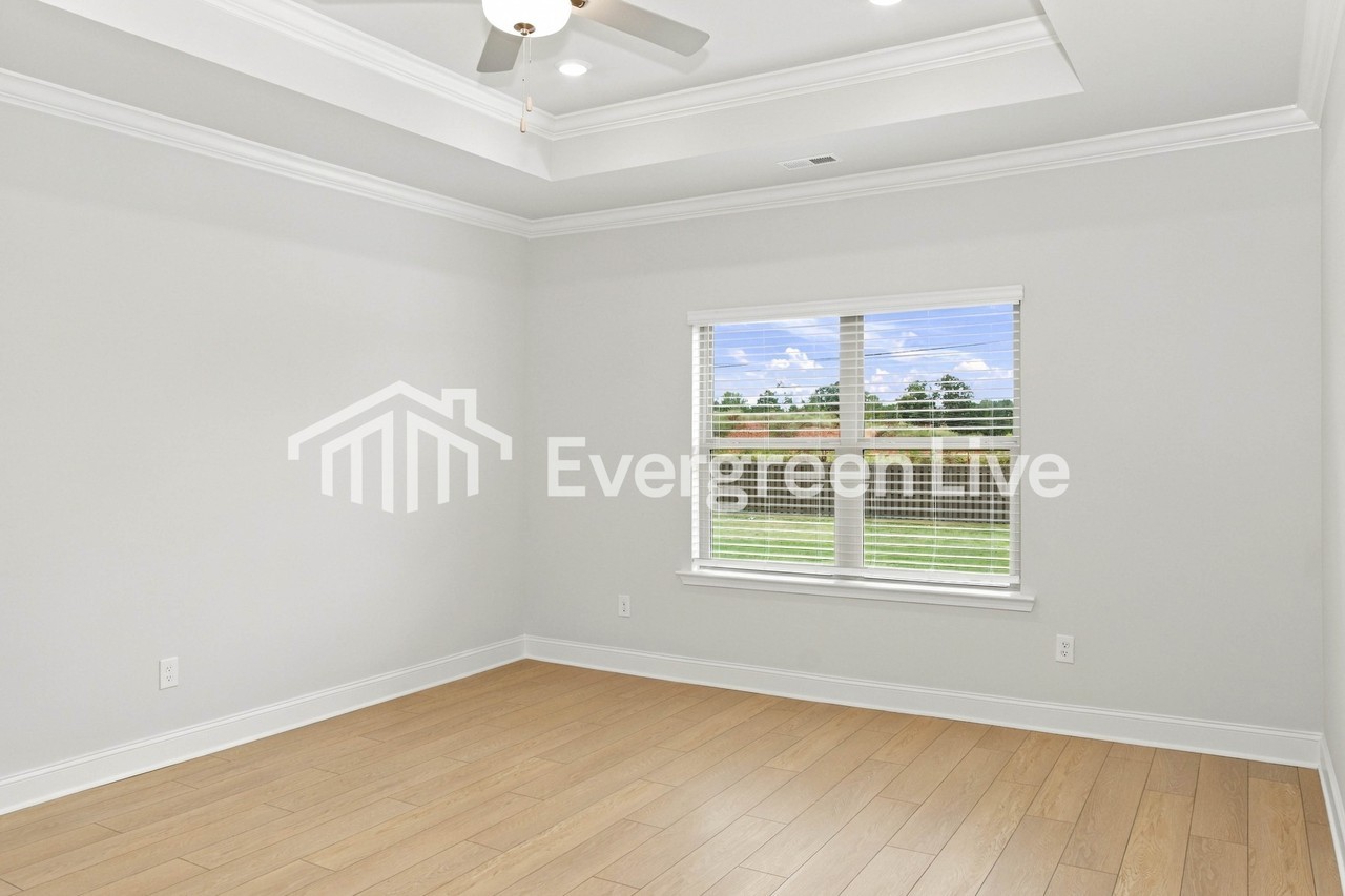 22620 Donahue Dr - Photo 5 of 15