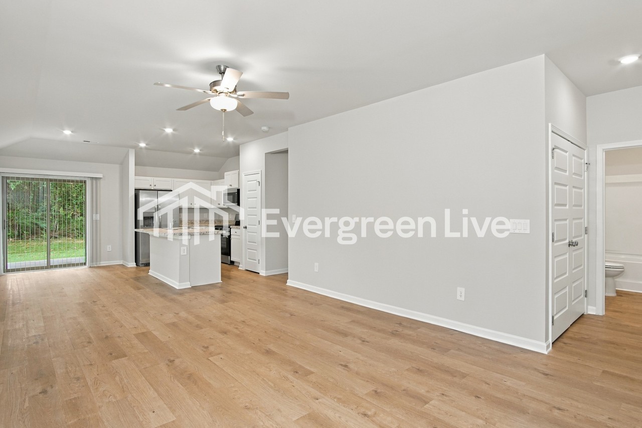 4405 Lakota Dr Se - Photo 2 of 15