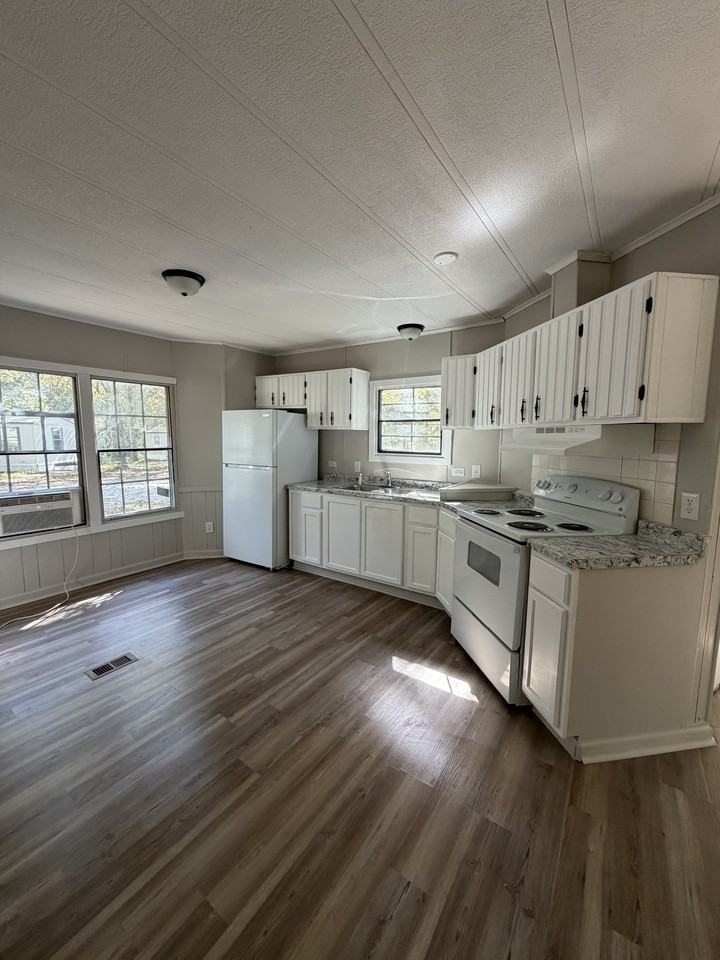 Acorn Village Ln - Photo 4 of 10