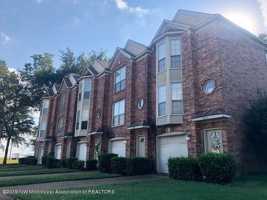 featured image of 1039 Riley St